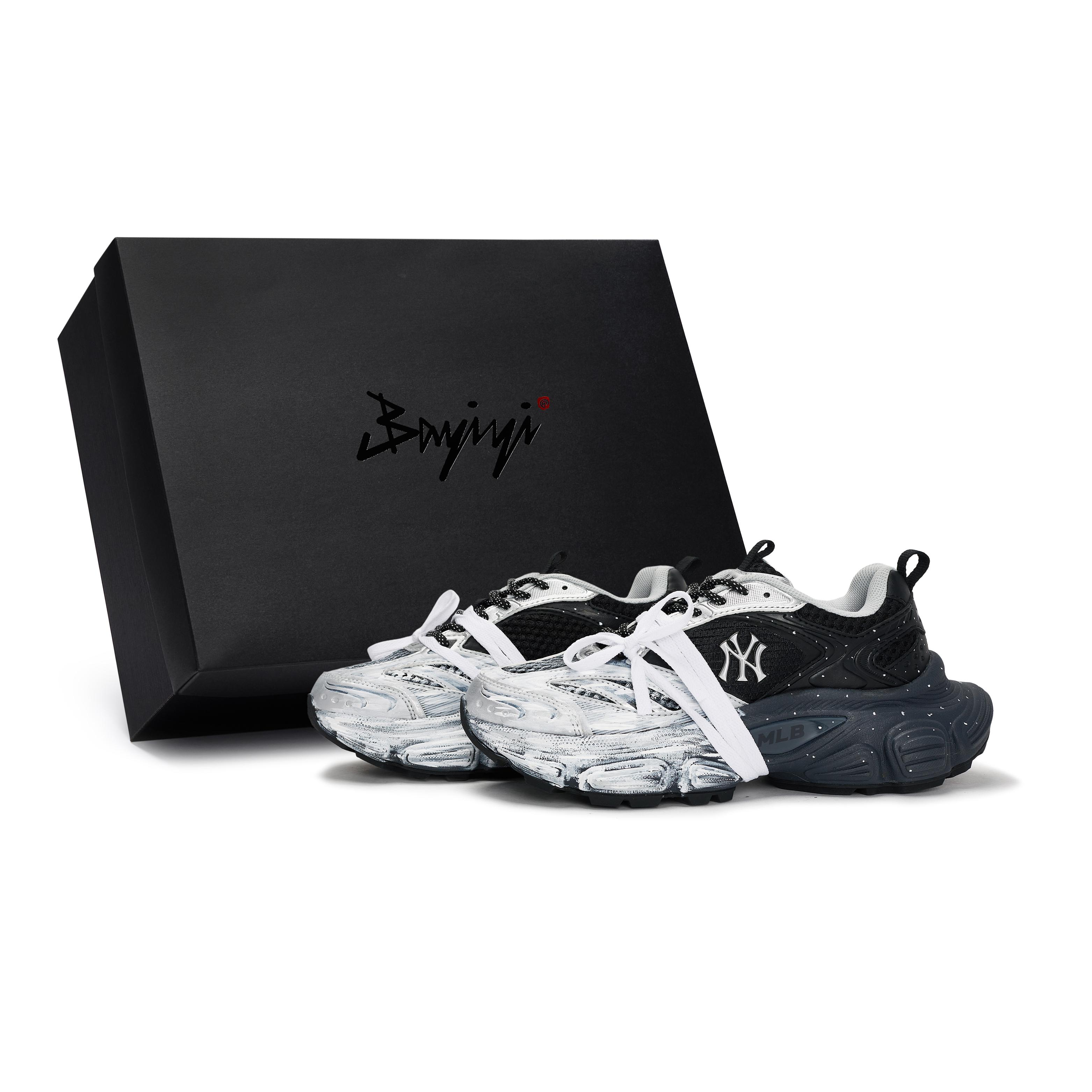 MLB New York Yankees 811 Manufacturing, Starry Night, Special Shoe Box Slip Resistant Abrasion Resistant 3ASHWD15N-50BKS(Team80BOX) 36.5
MLB New York Yankees 811 Manufacturing, Starry Night, Special Shoe Box Slip Resistant Abrasion Resistant 3ASHWD15N-50BKS(Team80BOX) 36.5