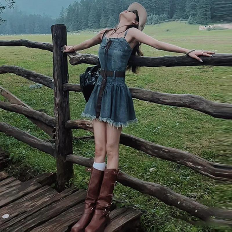 2025 Summer Plus Size Waist-Cinching Slim Denim Suspender Dress for Women XL
2025 Summer Plus Size Waist-Cinching Slim Denim Suspender Dress for Women XL