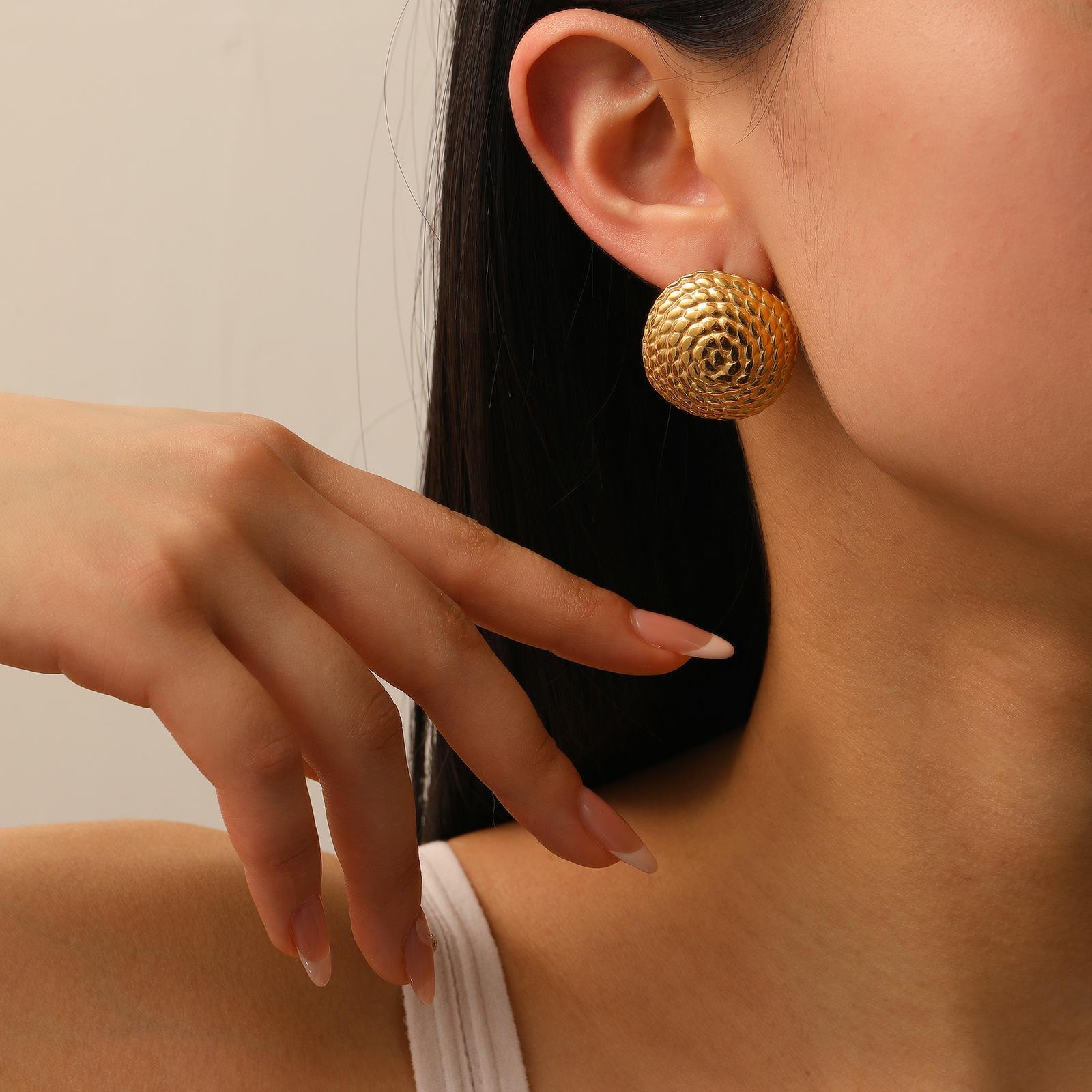 Retro Round Titanium Steel Stud Earrings Are Fashionable and Personalized, Simple Earrings, Light Luxury and Advanced Sense, and Do Not Fade.
Retro Round Titanium Steel Stud Earrings Are Fashionable and Personalized, Simple Earrings, Light Luxury and Advanced Sense, and Do Not Fade.