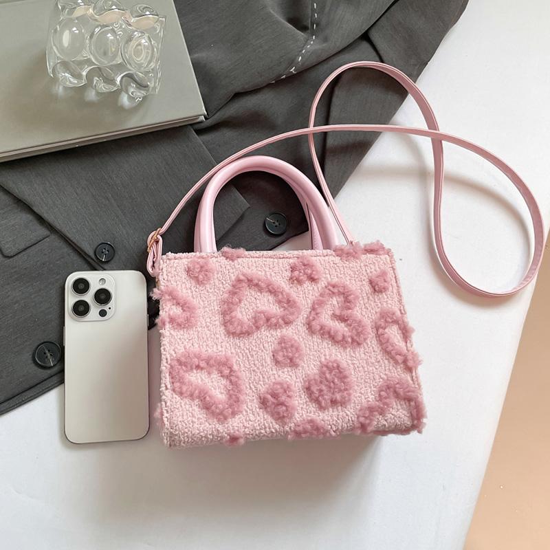Small Handbag Winter Warm Lamb Woolen Shoulder Bag For Women Cute Heart Pu Leather Shoulder Crossbody Bag Female Tote 30cm)) світло-рожевий колір
Small Handbag Winter Warm Lamb Woolen Shoulder Bag For Women Cute Heart Pu Leather Shoulder Crossbody Bag Female Tote 30cm)) світло-рожевий колір