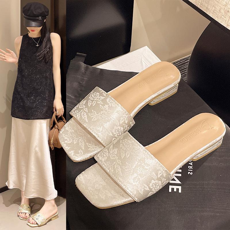 Flat bottom new skirt fairy vacation one-word slippers style with beautiful cool slippers female summer wear 35
Flat bottom new skirt fairy vacation one-word slippers style with beautiful cool slippers female summer wear 35