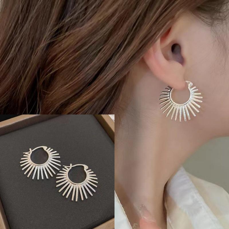 Electroplated Alloy Hip-Hop Irregular Round Ear Cuffs - Women s Non-Fading Design Earrings
Electroplated Alloy Hip-Hop Irregular Round Ear Cuffs - Women s Non-Fading Design Earrings