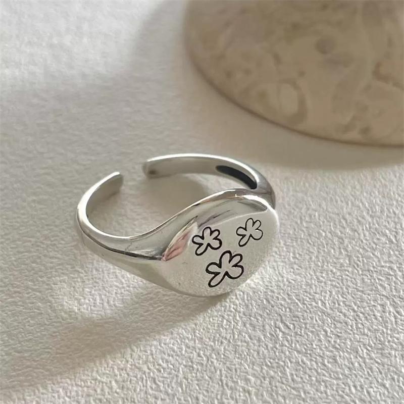 Korean Retro Flower Cuff Finger Rings For Women Girl Fashion New Jewelry Bosom Friend Gift Party anillos mujer resizable
Korean Retro Flower Cuff Finger Rings For Women Girl Fashion New Jewelry Bosom Friend Gift Party anillos mujer resizable