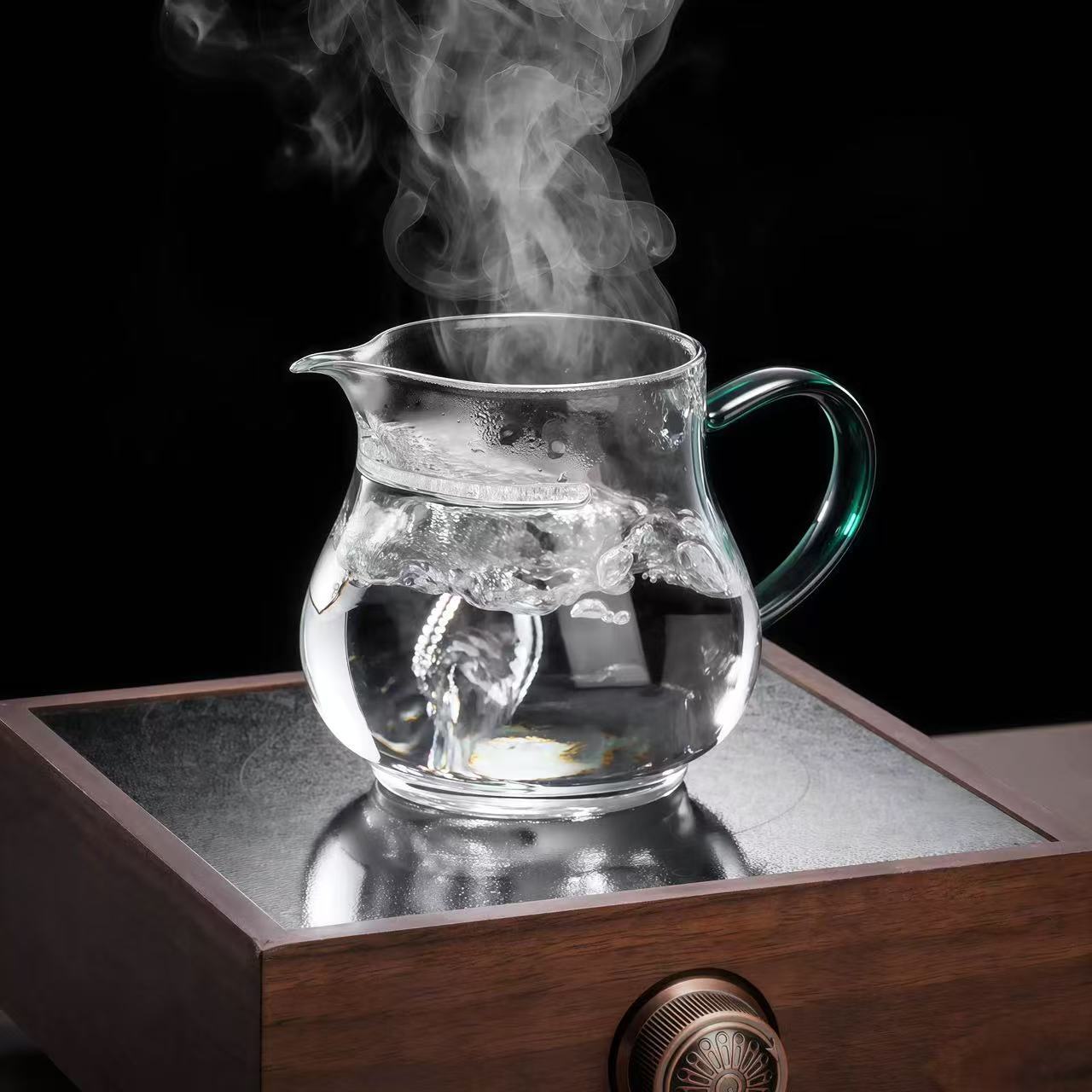 New heat-resistant glass male cup with filter crescent moon fair cup, tea set, eagle beak tea sea tea cup
New heat-resistant glass male cup with filter crescent moon fair cup, tea set, eagle beak tea sea tea cup