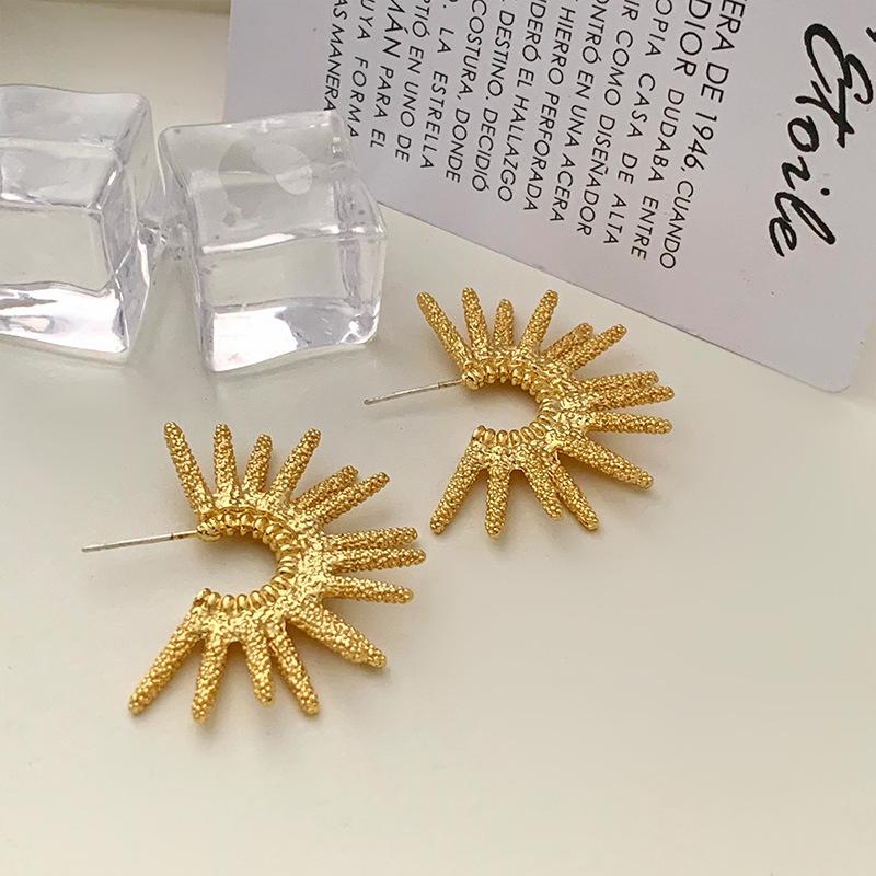 New Personality Exaggeration Sun Flower Stud Earrings for Women Temperament Fashion Korea Earring Unique Jewelry Party Accessory золотой
New Personality Exaggeration Sun Flower Stud Earrings for Women Temperament Fashion Korea Earring Unique Jewelry Party Accessory золотой