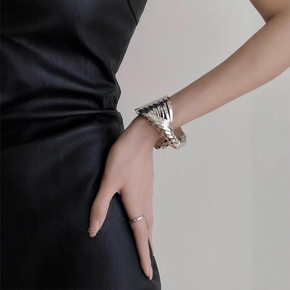 Vintage Chunky Wide Cuff Bracelet for Women Statement Gold Color Smooth Twisted Geometric Open Bangle Party Fashion Jewelry Gift
Vintage Chunky Wide Cuff Bracelet for Women Statement Gold Color Smooth Twisted Geometric Open Bangle Party Fashion Jewelry Gift