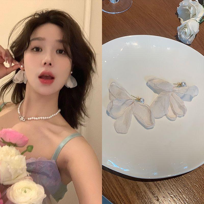 Pearl Female Fancy Unique Flower without Pierced Ears Pair of Immortal Qi White 925 Tremella Needles
Pearl Female Fancy Unique Flower without Pierced Ears Pair of Immortal Qi White 925 Tremella Needles