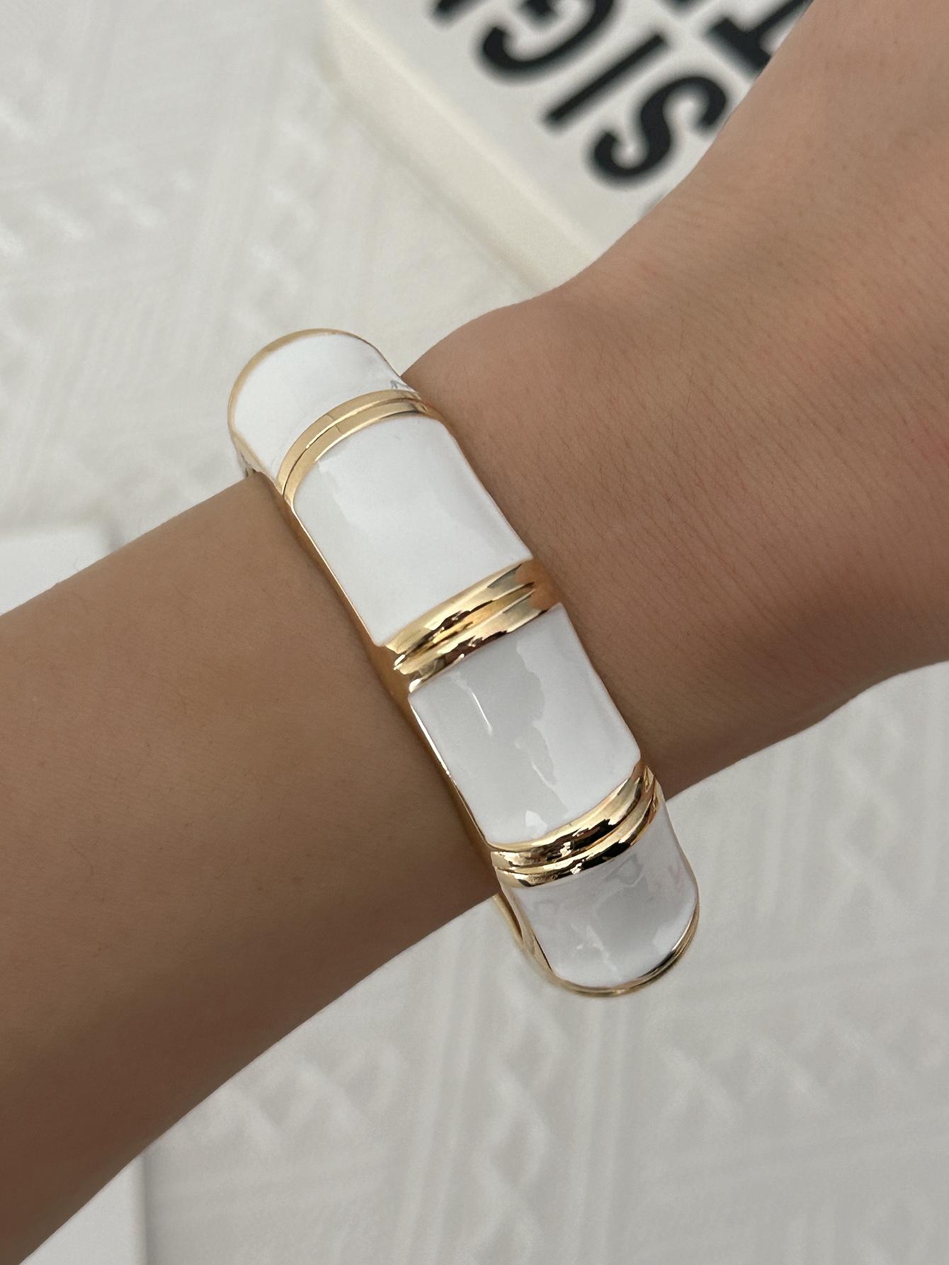 3 Styles Vintage Enamel Drop Oil Irregular Wave Acrylic Bracelet for Women Boho Geometric Stackable Wide Cuff Bracelets Jewelry
3 Styles Vintage Enamel Drop Oil Irregular Wave Acrylic Bracelet for Women Boho Geometric Stackable Wide Cuff Bracelets Jewelry