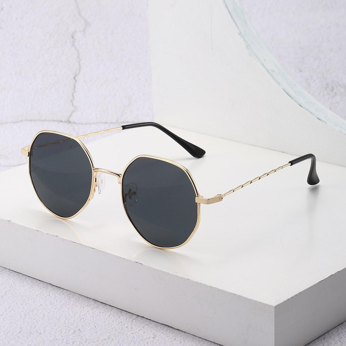 Солнцезащитные очки Polygon Metal Vintage Frame для женщин Солнцезащитные очки для мужчин Роскошные брендовые дизайнерские солнцезащитные очки для женщин Зеркальные Gafas De Sol Uv400 золотой
Солнцезащитные очки Polygon Metal Vintage Frame для женщин Солнцезащитные очки для мужчин Роскошные брендовые дизайнерские солнцезащитные очки для женщин Зеркальные Gafas De Sol Uv400 золотой