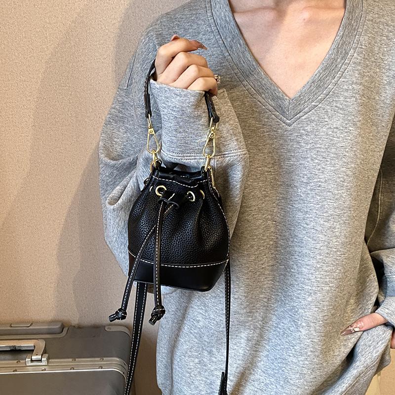 Designer Mini Bucket Handbag Women s Constor Color Drawstring Shoulder Bag Female Luxury Leopard Leather Crossbody Tote Pouch чёрный
Designer Mini Bucket Handbag Women s Constor Color Drawstring Shoulder Bag Female Luxury Leopard Leather Crossbody Tote Pouch чёрный