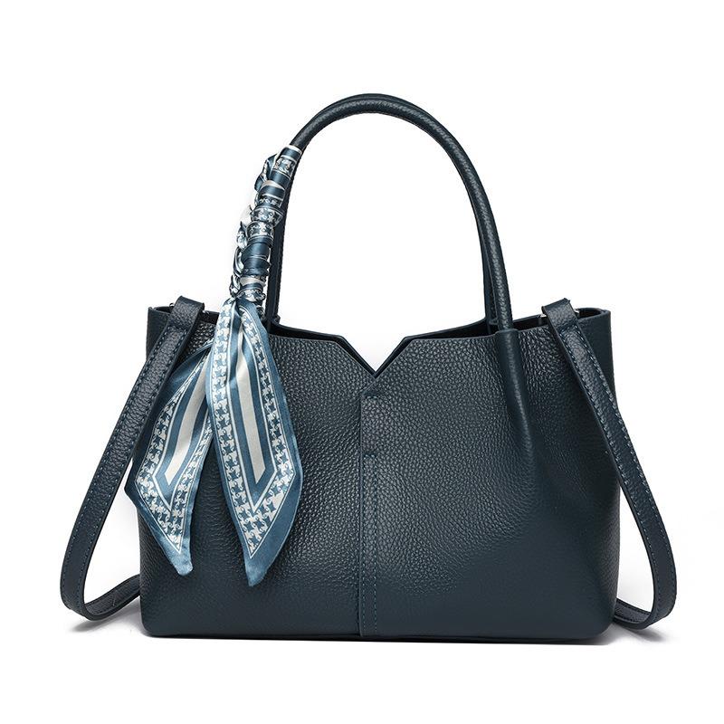 Новая женская сумка, легкая роскошь, модная, простая сумка-тоут, сумка подмышку, большая вместимость, женская наплечная сумка 25*15*18 синий
Новая женская сумка, легкая роскошь, модная, простая сумка-тоут, сумка подмышку, большая вместимость, женская наплечная сумка 25*15*18 синий