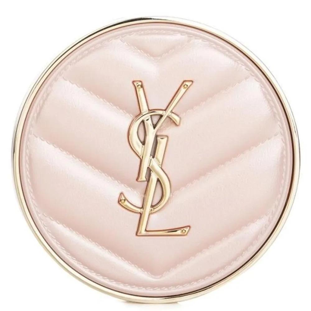 Yves Saint Laurent Touch Éclat Glow Pact Cushion-B10 Porcelain 12g
Yves Saint Laurent Touch Éclat Glow Pact Cushion-B10 Porcelain 12g