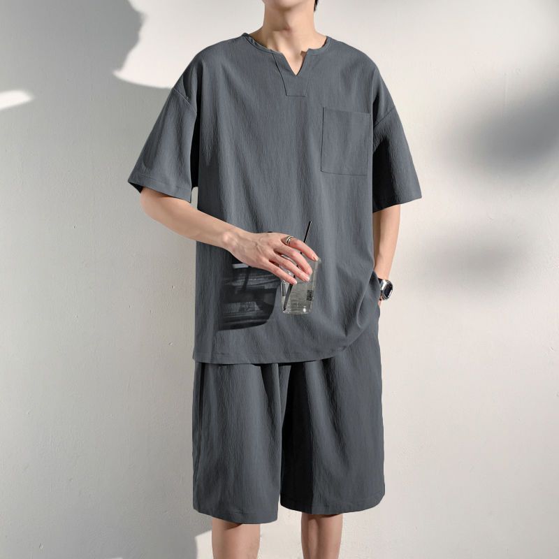 Men s V-neck Short-sleeved T-shirt Shorts Two-piece Suit 5XL темно-сірий колір
Men s V-neck Short-sleeved T-shirt Shorts Two-piece Suit 5XL темно-сірий колір