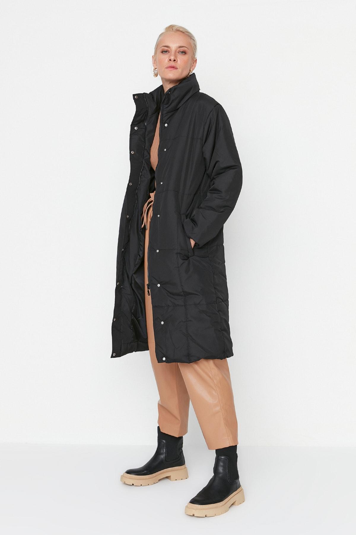 Черное надувное длинное пальто на молнии TWOAW20MO0015
Черное надувное длинное пальто на молнии TWOAW20MO0015