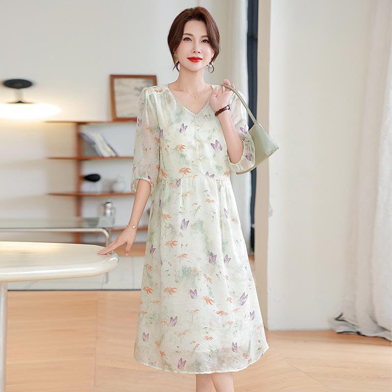 Summer Floral V-Neck Dress: Stylish Short-Sleeve for Middle-Aged & Elderly Moms 2XL
Summer Floral V-Neck Dress: Stylish Short-Sleeve for Middle-Aged & Elderly Moms 2XL