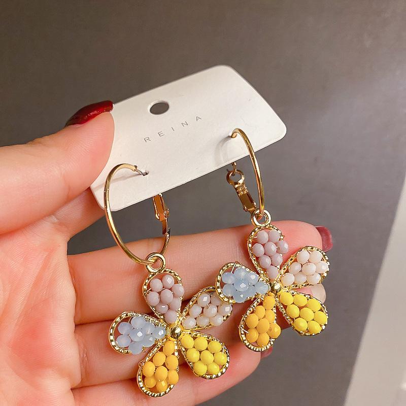 Colored rice beads five-petaled flower ear buckles small fresh and sweet versatile earrings 2025 early spring new atmosphere earrings
Colored rice beads five-petaled flower ear buckles small fresh and sweet versatile earrings 2025 early spring new atmosphere earrings