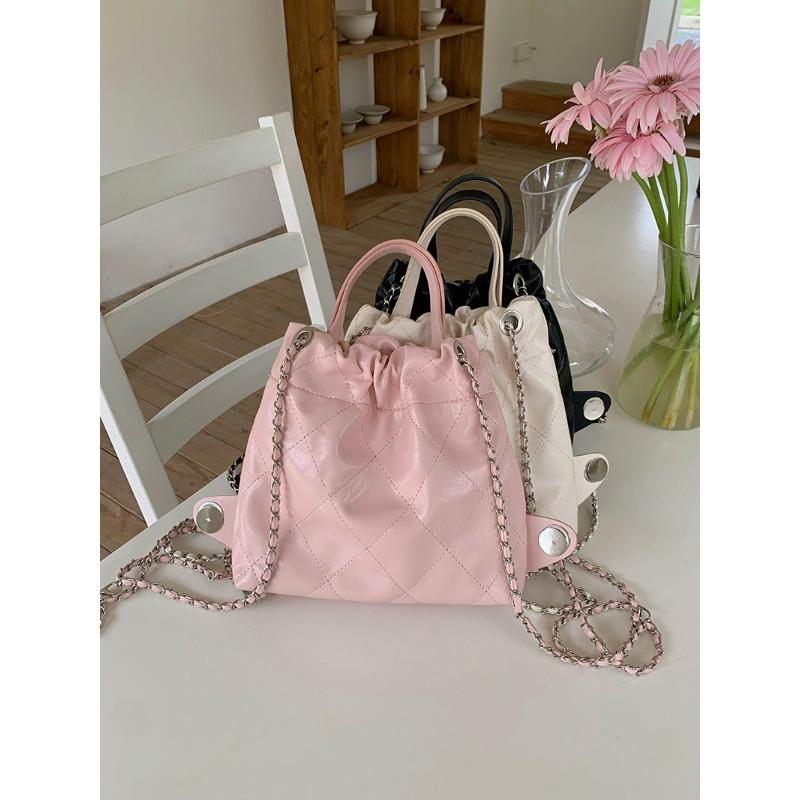 Korean Version of Ins Xiaoxiang Style Diamond Chain Backpack for Women s New Casual and Versatile Large Capacity Handheld Commuter Bag
Korean Version of Ins Xiaoxiang Style Diamond Chain Backpack for Women s New Casual and Versatile Large Capacity Handheld Commuter Bag