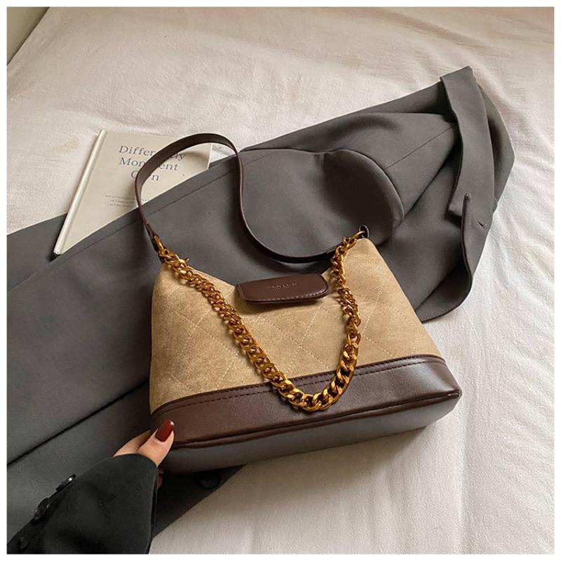 Winter new fashion shoulder bag trend retro texture small square bag daily simple commuting handbag
Winter new fashion shoulder bag trend retro texture small square bag daily simple commuting handbag