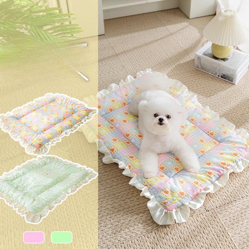 Korean Style Spring and Summer Small Floral Four-season Universal Pet Mat Dog Sleeping Mat Kennel Cat Nest Two-sided Autumn and Winter Mat S(40*22cm)
Korean Style Spring and Summer Small Floral Four-season Universal Pet Mat Dog Sleeping Mat Kennel Cat Nest Two-sided Autumn and Winter Mat S(40*22cm)