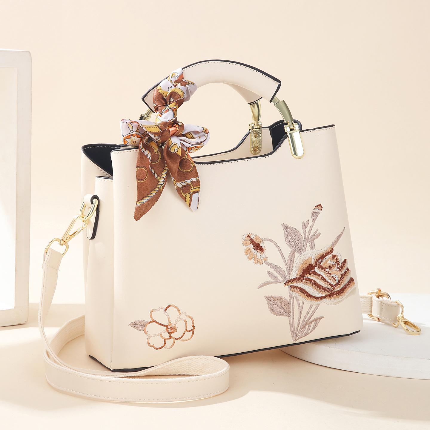 Вышитая сумка-тоут с цветочным узором, большая вместимость, женская, 2025 новая, сумка-мессенджер на плечо для мамы, женская, с высоким чувством стиля
Вышитая сумка-тоут с цветочным узором, большая вместимость, женская, 2025 новая, сумка-мессенджер на плечо для мамы, женская, с высоким чувством стиля