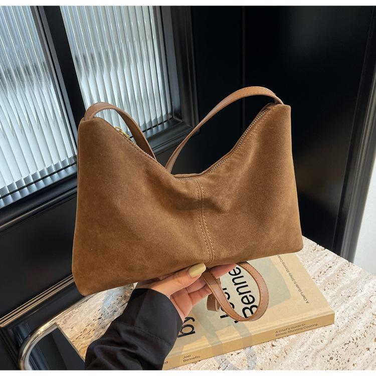 Жіноча ретро-сумка великої місткості 2024, нова осінь, універсальна сумка через плече, дорожня сумка коричневий
Жіноча ретро-сумка великої місткості 2024, нова осінь, універсальна сумка через плече, дорожня сумка коричневий