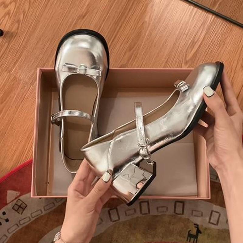 Silver thick heel Mary Jane shoes women s new spring and autumn light mouth with skirt round head single shoes 40 срібний
Silver thick heel Mary Jane shoes women s new spring and autumn light mouth with skirt round head single shoes 40 срібний