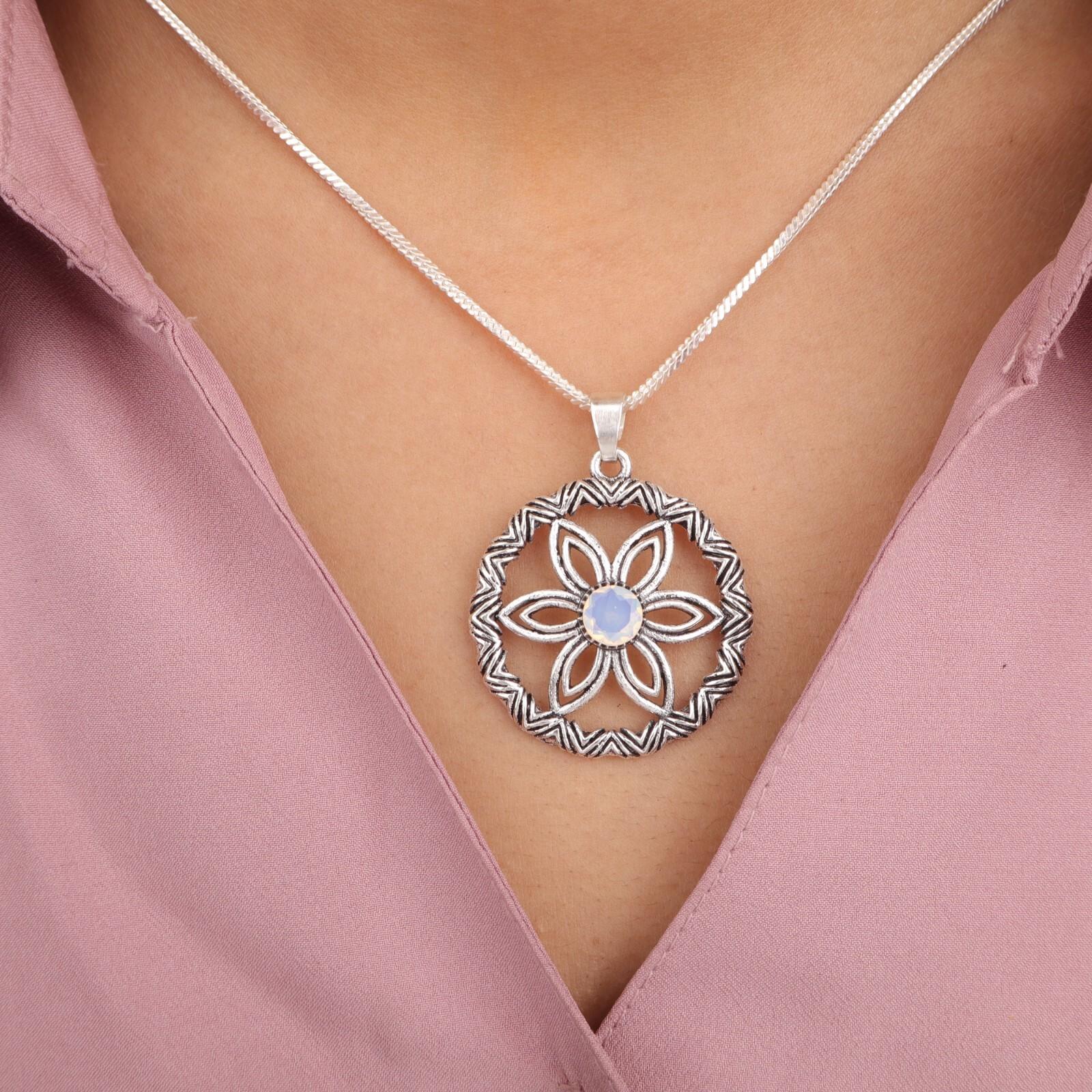 Milky Opal Gemstone 925 Sterling Silver Jewelry October Birthstone Pendant1.48 CP-29-18
Milky Opal Gemstone 925 Sterling Silver Jewelry October Birthstone Pendant1.48 CP-29-18
