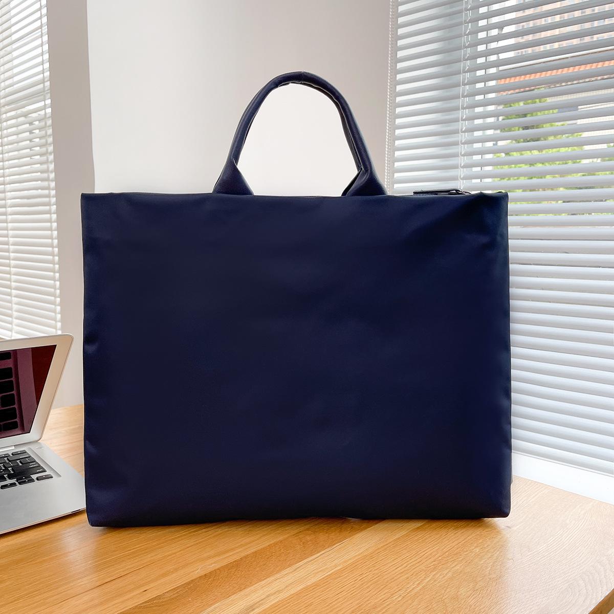 Customized Waterproof Oxford Laptop Bag, 13-15 Inch, Large Capacity Briefcase for Men & Women with Logo Printing 13 Inch темно-синього кольору
Customized Waterproof Oxford Laptop Bag, 13-15 Inch, Large Capacity Briefcase for Men & Women with Logo Printing 13 Inch темно-синього кольору