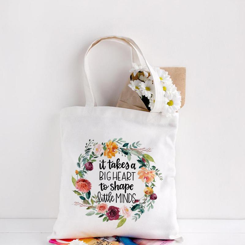 Чтобы сформировать маленький разум, нужно большое сердце. Холстовая сумка для покупок. Сумки на плечо для учителя. Большая сумка.
Чтобы сформировать маленький разум, нужно большое сердце. Холстовая сумка для покупок. Сумки на плечо для учителя. Большая сумка.