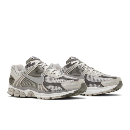 Nike Air Zoom Vomero 5 Легкая железная руда FD0791-012 EU 40 белый
Nike Air Zoom Vomero 5 Легкая железная руда FD0791-012 EU 40 белый