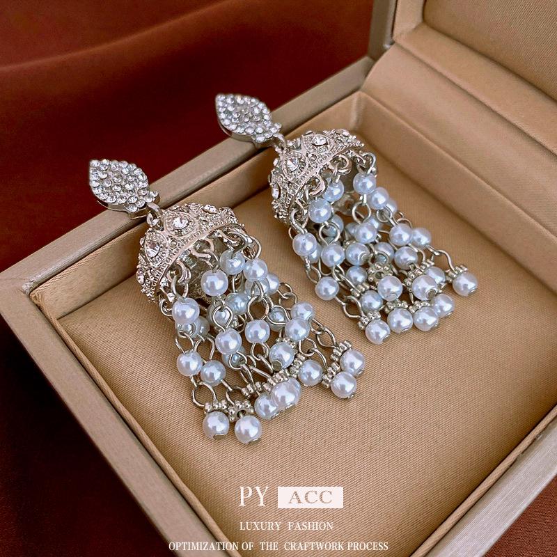 Silver Needle Pearl Diamond Tassel Earrings - Vintage Light Luxury Court Style, High-End Niche Versatile Studs
Silver Needle Pearl Diamond Tassel Earrings - Vintage Light Luxury Court Style, High-End Niche Versatile Studs