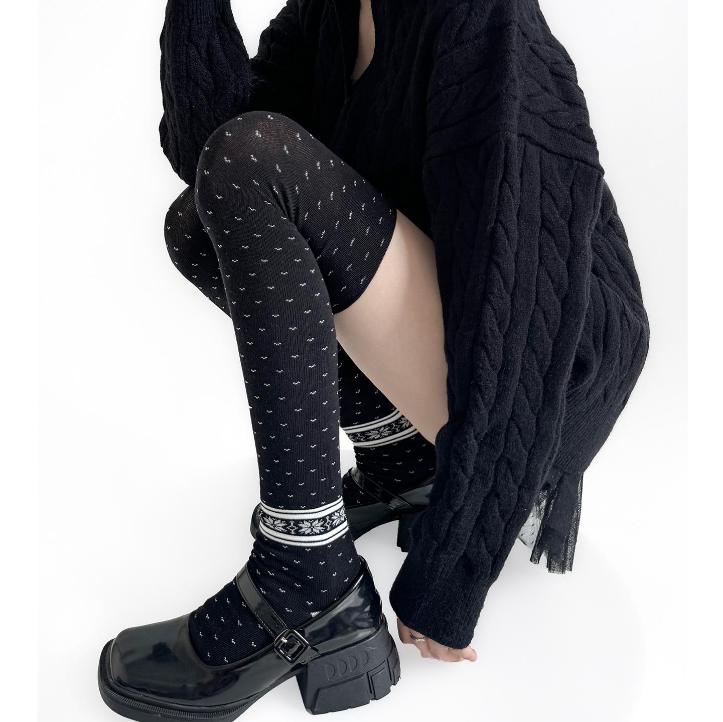 Y2K Japanese Retro Jacquard Over-knee Socks Fair Isle Pattern JK Leg Warmers Vintage Black White Stockings for Niche Fashion One Size чорний
Y2K Japanese Retro Jacquard Over-knee Socks Fair Isle Pattern JK Leg Warmers Vintage Black White Stockings for Niche Fashion One Size чорний