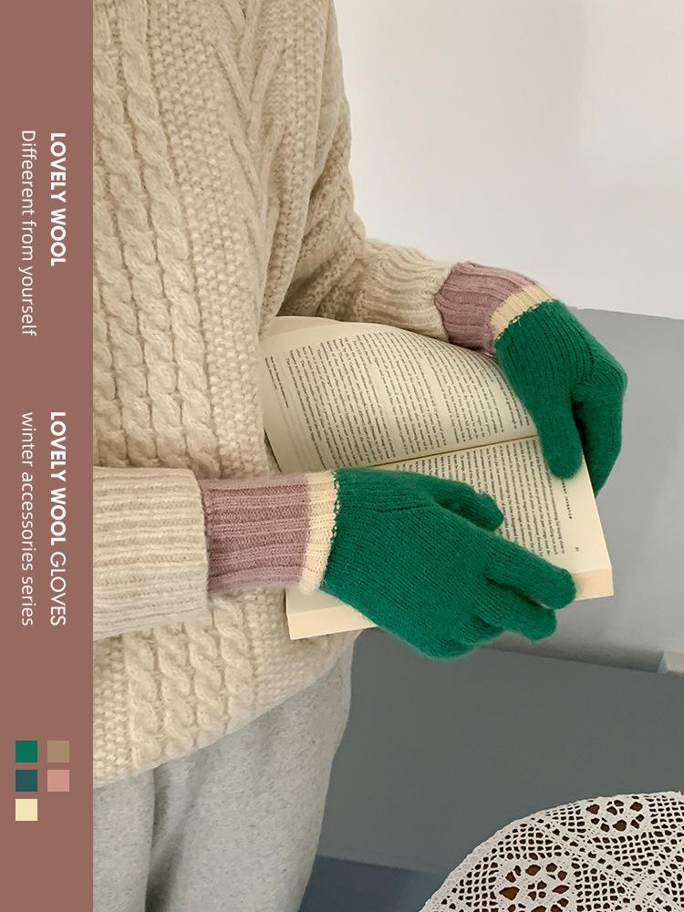 Solid color cycling five-finger gloves women s age-reducing autumn and winter warm wool gloves, knitted contrasting gloves can be
Solid color cycling five-finger gloves women s age-reducing autumn and winter warm wool gloves, knitted contrasting gloves can be