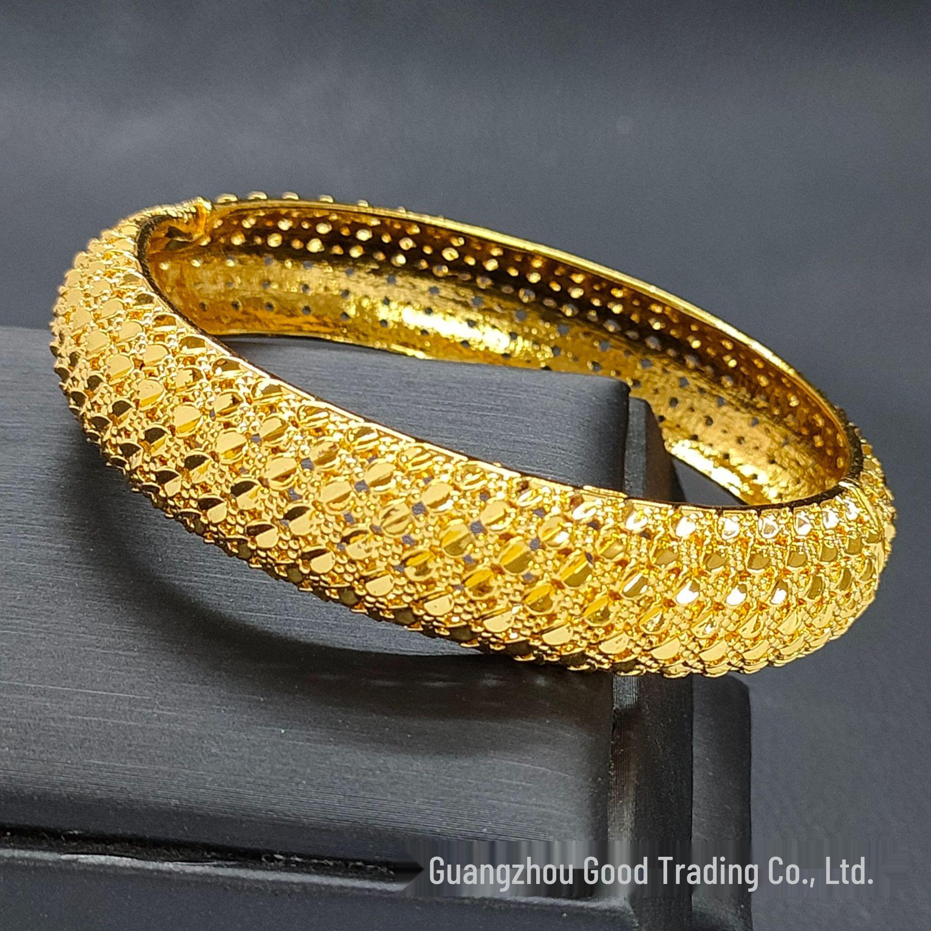 Браслет с резной пряжкой из 24-каратного золота: Женские украшения Ближнего Востока Дубая из вьетнамского песочного золота, устойчивые к выцветанию
Браслет с резной пряжкой из 24-каратного золота: Женские украшения Ближнего Востока Дубая из вьетнамского песочного золота, устойчивые к выцветанию