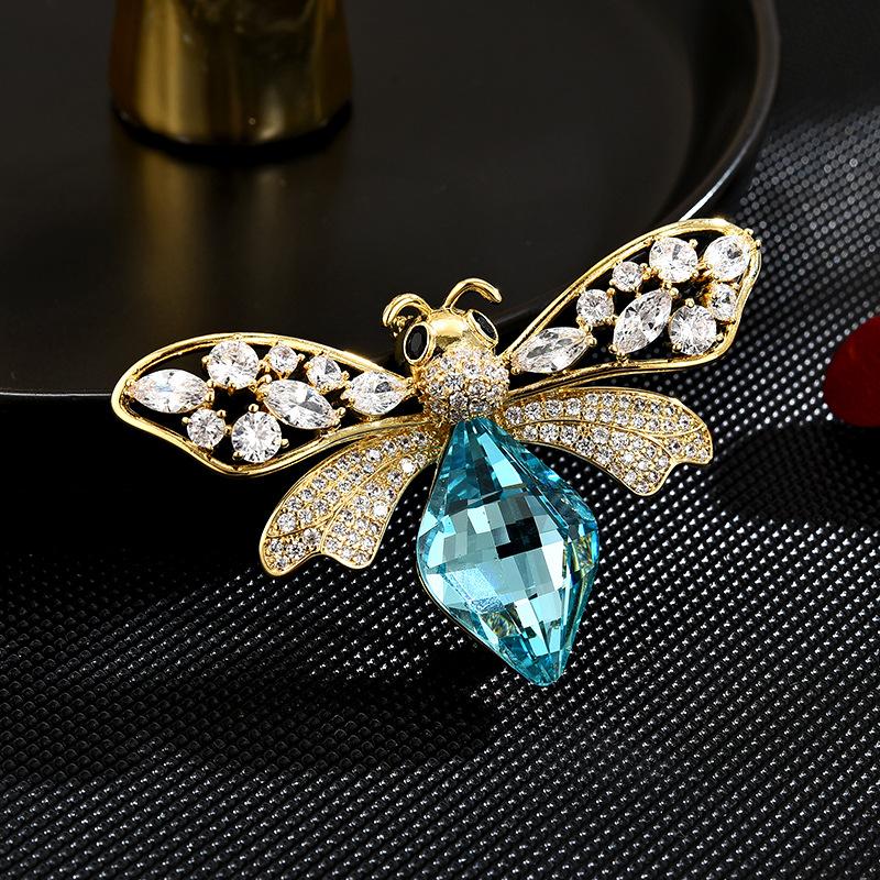 Classic Fashion Versatile Little Bee Needle Female Brooch Blossom Design Light Luxury Elegant Temperament Brooch
Classic Fashion Versatile Little Bee Needle Female Brooch Blossom Design Light Luxury Elegant Temperament Brooch