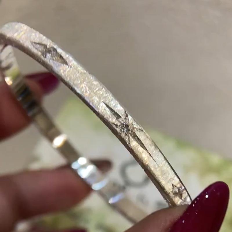 Inspiration wire drawing Sparkling Diamonds Octagonal Star Carving Exquisite Bracelet Classic Charm Bracelets Banquet Jewelry серебряный
Inspiration wire drawing Sparkling Diamonds Octagonal Star Carving Exquisite Bracelet Classic Charm Bracelets Banquet Jewelry серебряный