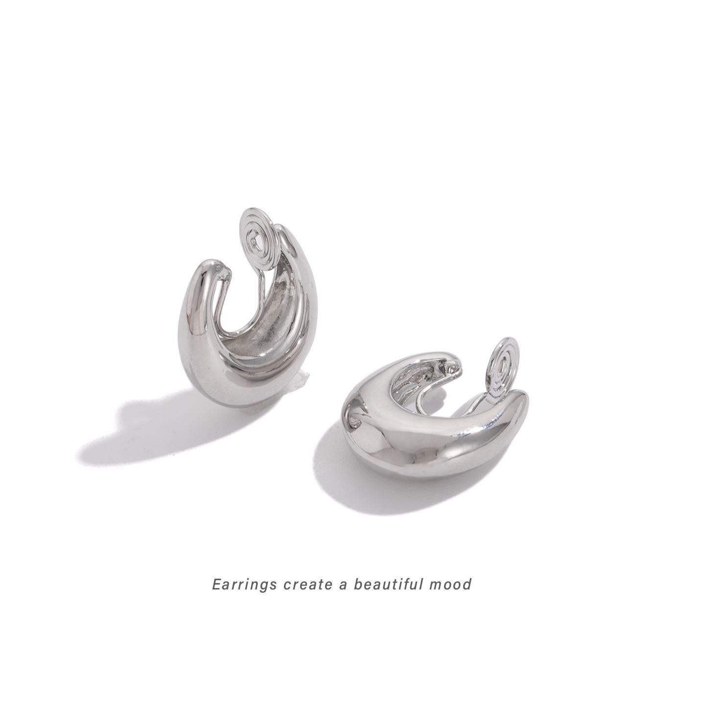 Women s Stylish Metal Ear Clip: Elegant Curved, No Ear Hole Needed, Fashionable & Versatile Cold Style Stud Earrings Silver C-shaped Stud
Women s Stylish Metal Ear Clip: Elegant Curved, No Ear Hole Needed, Fashionable & Versatile Cold Style Stud Earrings Silver C-shaped Stud