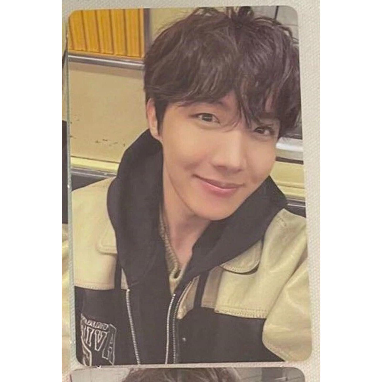 BTS J-HOPE HOPE ON THE STREET ALBAM OFFICIAL Photo Card JHOPE HOSEOK #2
BTS J-HOPE HOPE ON THE STREET ALBAM OFFICIAL Photo Card JHOPE HOSEOK #2