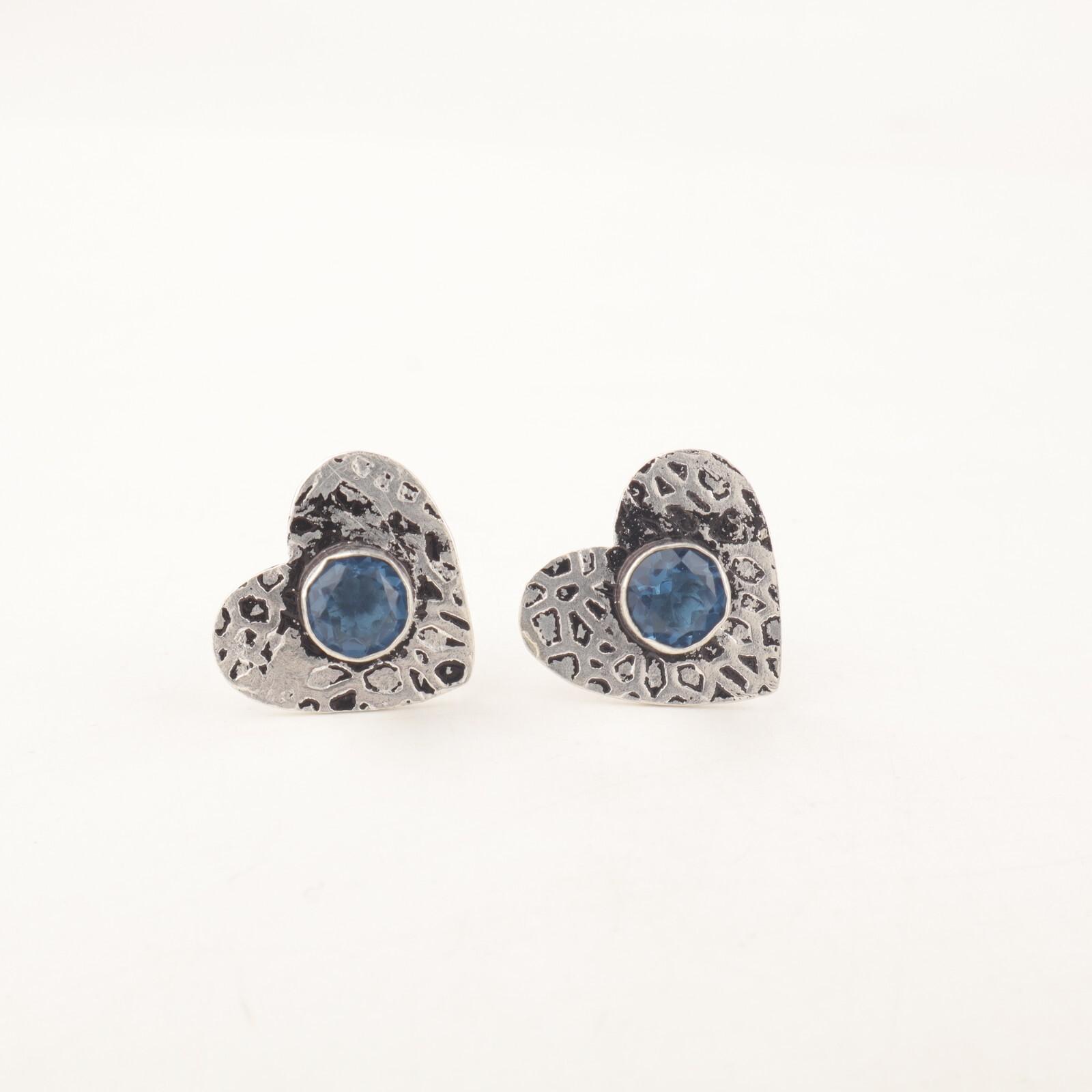 London Blue Topaz Gemstone 925 Sterling Silver Jewelry Handcrafted Studs 0.6 EE-143-9
London Blue Topaz Gemstone 925 Sterling Silver Jewelry Handcrafted Studs 0.6 EE-143-9