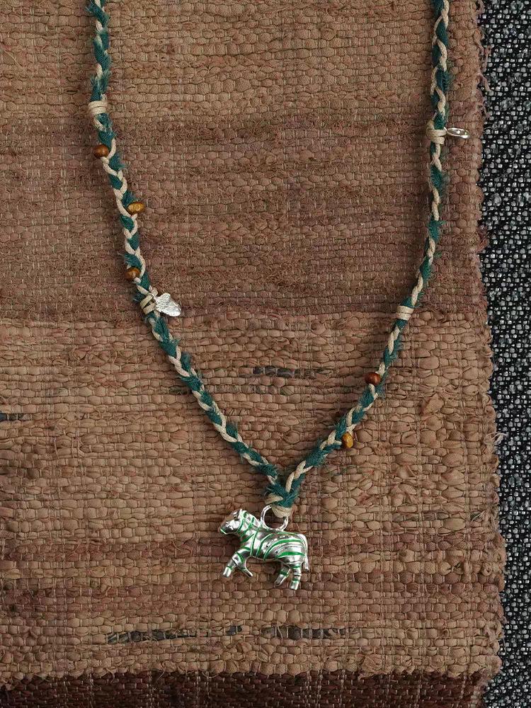 Retro Zebra Pendant Braided Cord Necklace - Luxury Women s Niche Sweater Chain Accessory
Retro Zebra Pendant Braided Cord Necklace - Luxury Women s Niche Sweater Chain Accessory