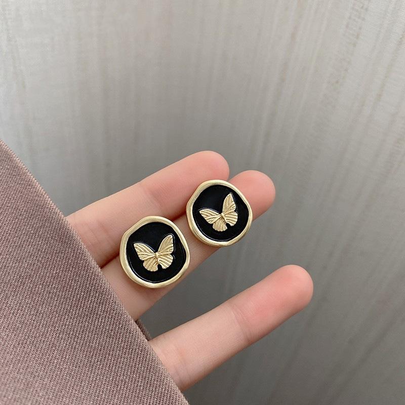 New Trend Black Round Butterfly Stud Earrings for Female Sweet Temperament Zircon Wholesale Girl Gift
New Trend Black Round Butterfly Stud Earrings for Female Sweet Temperament Zircon Wholesale Girl Gift