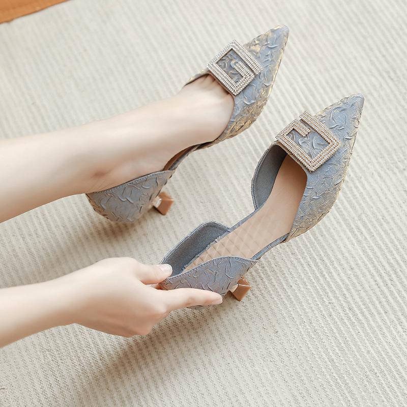 New women s shoes thin heel pointed high heel single shoes fashion bag head hollow sandals women s middle heel 34 светло-синий
New women s shoes thin heel pointed high heel single shoes fashion bag head hollow sandals women s middle heel 34 светло-синий