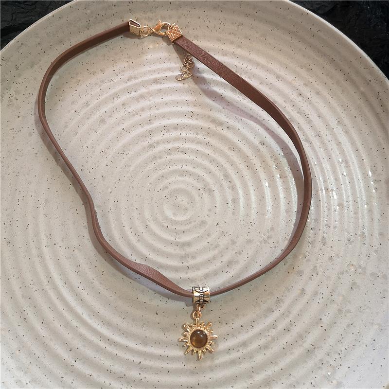Trendy Vintage Brown Stone Geometry Sun Leather Pendant Necklace Stacking Choker Neck Jewelry For Women Charm Grunge Jewelry
Trendy Vintage Brown Stone Geometry Sun Leather Pendant Necklace Stacking Choker Neck Jewelry For Women Charm Grunge Jewelry