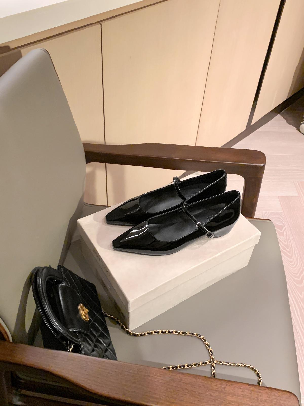 Версия из овчины~ Та же прибавка во внутренней высоте 4 см, как у Су Иинь, заостренный носок, неглубокий вырез с пряжкой, туфли Мэри Джейн, женские кожаные туфли для работы 35
Версия из овчины~ Та же прибавка во внутренней высоте 4 см, как у Су Иинь, заостренный носок, неглубокий вырез с пряжкой, туфли Мэри Джейн, женские кожаные туфли для работы 35