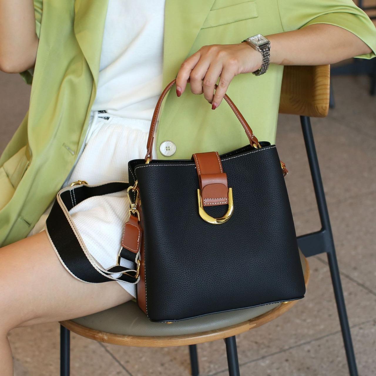 Женские сумки из коровьей кожи, женские сумки через плечо на одно плечо, модные сумки большой вместимости, сумки-ведра из мягкой кожи большой вместимости чёрный
Женские сумки из коровьей кожи, женские сумки через плечо на одно плечо, модные сумки большой вместимости, сумки-ведра из мягкой кожи большой вместимости чёрный