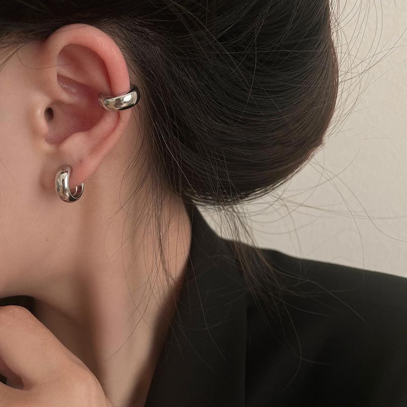High-End Light Luxury Mosquito Coil Ear Clips: Elegant Niche Ear Cuffs for Women (No Piercing) - 2022 Simple Style Earrings U-Shaped Flat Tube Ear Clip Platinum
High-End Light Luxury Mosquito Coil Ear Clips: Elegant Niche Ear Cuffs for Women (No Piercing) - 2022 Simple Style Earrings U-Shaped Flat Tube Ear Clip Platinum