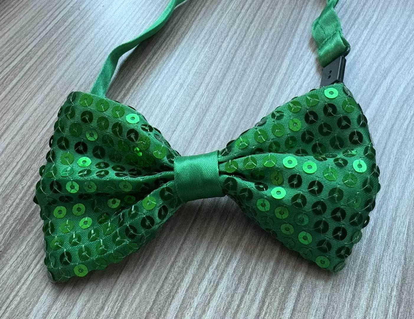 Однотонний бант-метелик з паєтками для дитячих сценічних та випускних вбрань
Однотонний бант-метелик з паєтками для дитячих сценічних та випускних вбрань