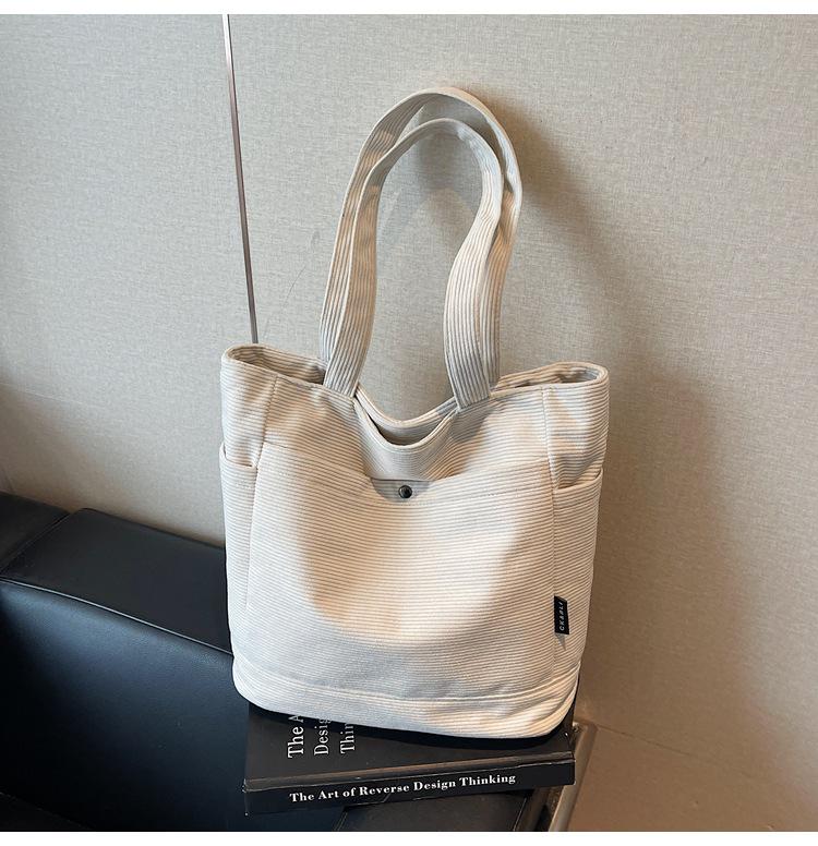 Trendy Large-Capacity Solid Color Crossbody Handbag белый
Trendy Large-Capacity Solid Color Crossbody Handbag белый