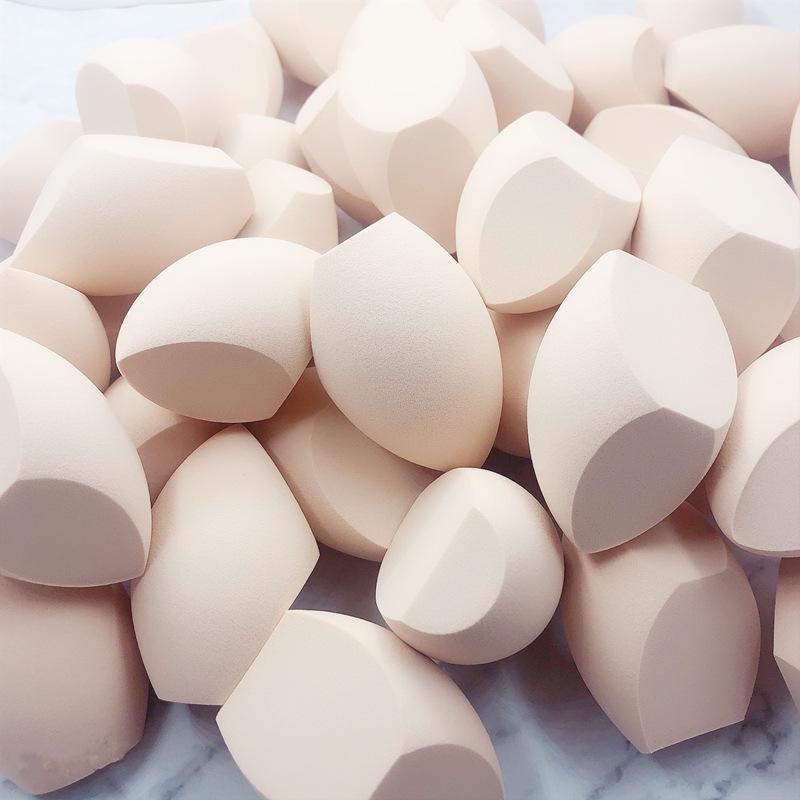 Extra-Large Three-Sided Cosmetic Sponge: Super Soft, Non-Absorbent for Wet/Dry Use
Extra-Large Three-Sided Cosmetic Sponge: Super Soft, Non-Absorbent for Wet/Dry Use