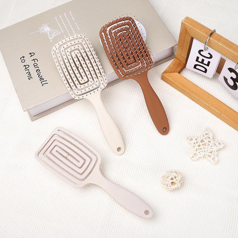 Advanced Matte Boomerang Curling Comb for Warm Winter Styling - Essential Large Curved Comb for Women. бежевый
Advanced Matte Boomerang Curling Comb for Warm Winter Styling - Essential Large Curved Comb for Women. бежевый